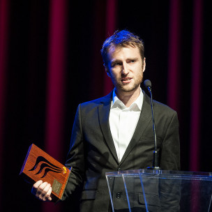 Tomasz Sulikowski, twórca aplikacji Foodie odbiera nagrodę dla foodtrucków w kategorii Kulinarne Ożywienie Trójmiasta